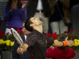 El serbio, Novak Djokovic, celebra tras derrotar a Nadal durante el Master de Madrid. AP  /