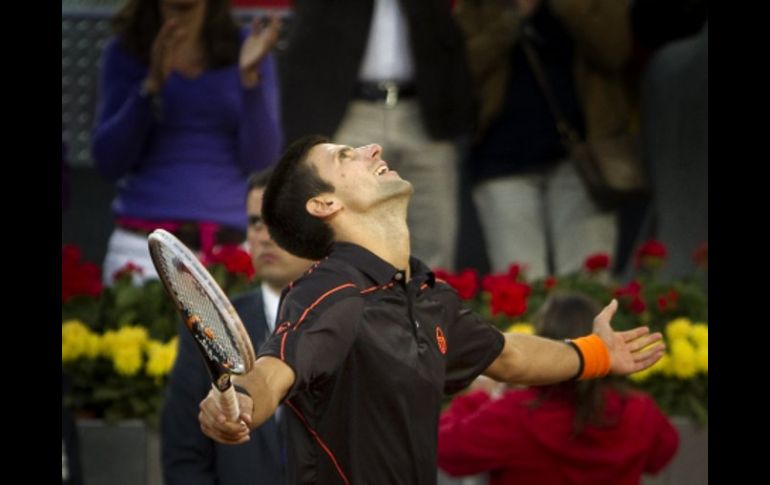 El serbio, Novak Djokovic, celebra tras derrotar a Nadal durante el Master de Madrid. AP  /