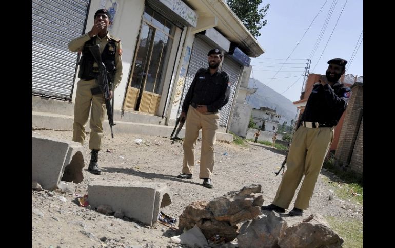 Ahora las fuerzas policiales pakistaníes resguardan la seguridad en el barrio donde fue localizado Osama bin Laden. AFP  /