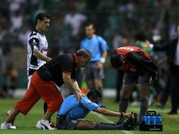 En el encuentro semifinal entre León y Tijuana, al árbitro Israel Perea le dieron calambres. MEXSPORT  /