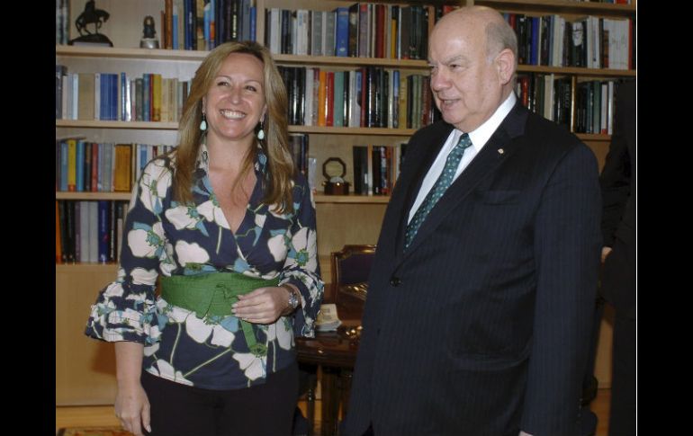 Trinidad Jiménez y José Miguel Insulza durante el encuentro que han mantenido este mediodía en la sede del Ministerio, en Madrid. EFE  /