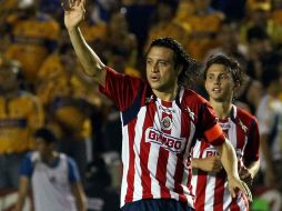 El capitán de Chivas, Héctor Reynoso, durante el encuentro ante Tigres. MEXSPORT  /