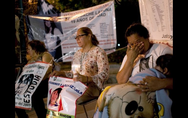 En la víspera, madres de mujeres desaparecidas protestaron en exigencia de que las autoridades resuelvan más de 35 mil casos. AFP  /