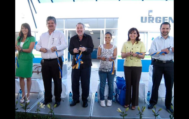 Aspecto del corte de listón en el acto de apertura del Hospital Materno Infantil en Ocotlán, presidido por Emilio González. ESPECIAL  /