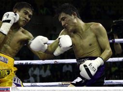 Juan José Montes (der) en contra de Silver Lopez (izq), durante el evento de boxeo Pegada Explosiva en Guadalajara. MEXSPORT  /