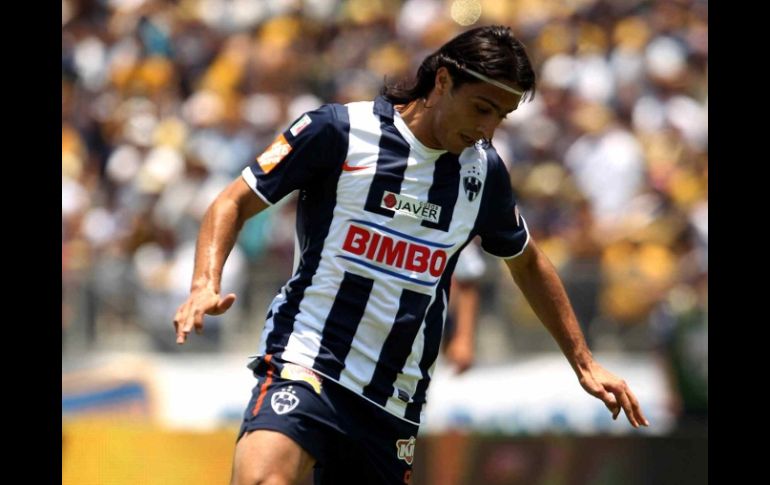 El delantero de Monterrey, Aldo de Nigris, durante el partido ante Pumas. MEXSPORT  /