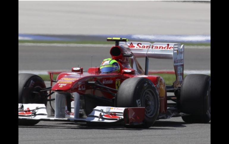 El piloto brasileño de Ferrari, Felipe Massa a bordo de su monoplaza durante el Gran Premio de Turquía. AP  /