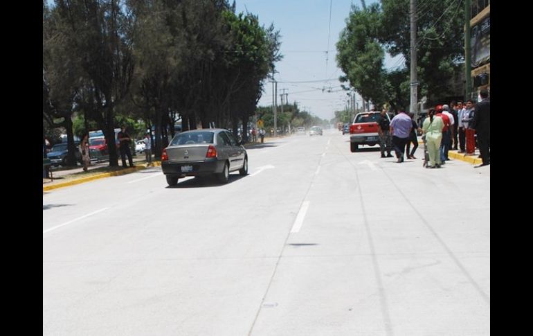 La avenida constó de la pavimentación con concreto hidráulico de los carriles con destino al centro de la ciudad. ESPECIAL  /