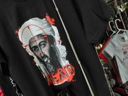 Tras la muerte del conocido terrorista Osama bin Laden, playeras con su imagen y otros souvenirs se lanzaron a la vente en EU. ARCHIVO  /