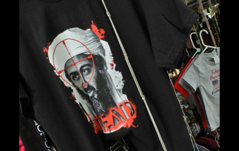 Tras la muerte del conocido terrorista Osama bin Laden, playeras con su imagen y otros souvenirs se lanzaron a la vente en EU. ARCHIVO  /