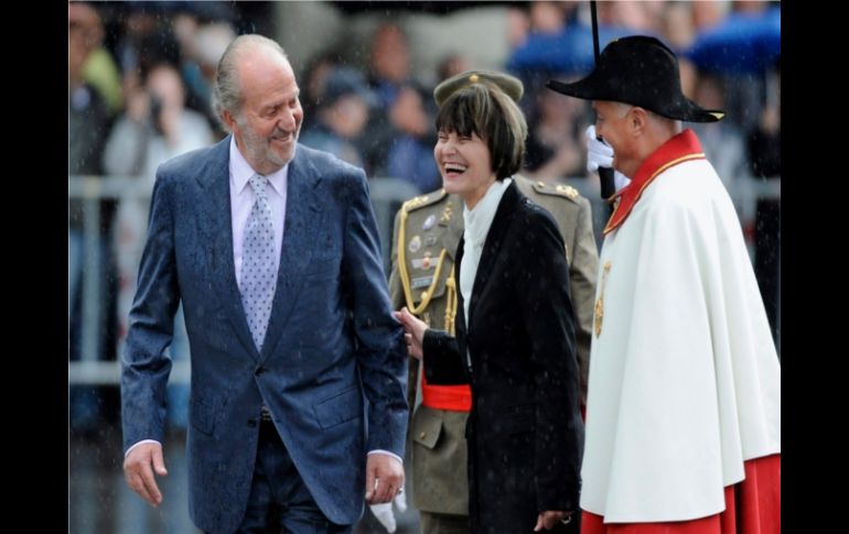 El rey Juan Carlos I de España y la a presidenta suiza, Micheline Calmy-Rey. EFE  /