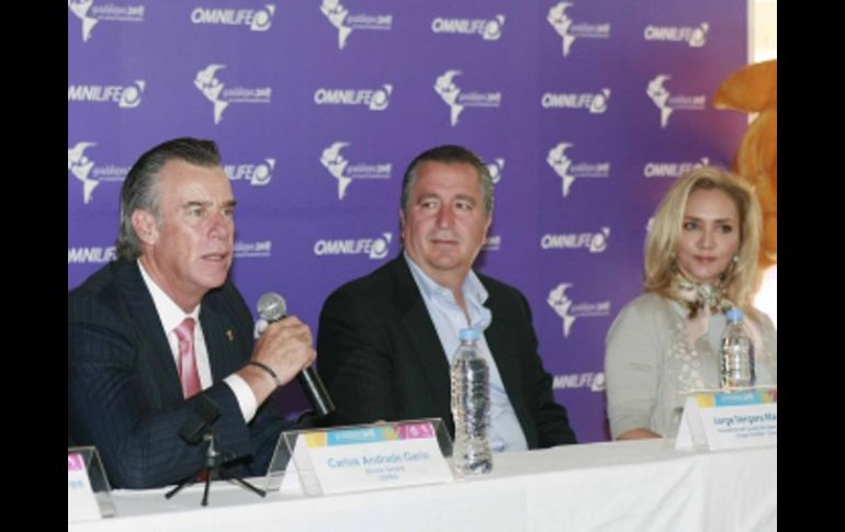 El director de Copag Carlos Andrade Garín hablando en rueda de prensa en las instalaciones del Estadio Omnilife. E. PACHECO  /