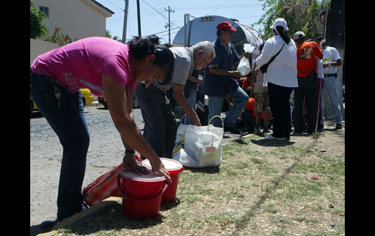 Se repartieron cinco mil litros de leche. A. HINOJOSA  /