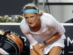 La tenista bielorrusa, Victoria Azarenka,se hizo daño en el brazo derecho tras realizar un mal movimiento. REUTERS  /