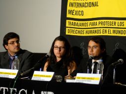 Daniel Zapico, Verónica Rodríguez y Alberto Herrera, durante la rueda de prensa de Amnistía Internacional. NTX  /