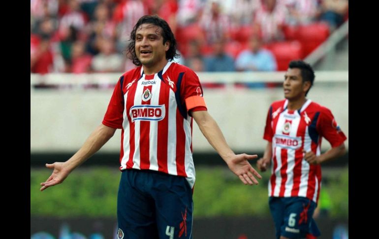 El defensa de Chivas, Héctor Reynoso, durante el partido de semifinales ante Pumas. MEXSPORT  /