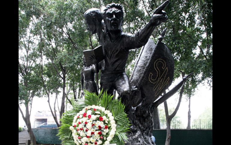 El Monumento al maestro se encuentra en la confluencia de las avenidas Alcalde y Normalistas. A. CAMACHO  /