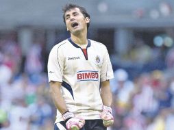 El arquero de Chivas, Luis Michel, no es tomado en cuenta por ''Chepo''. MEXSPORT  /