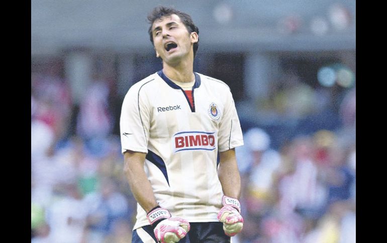 El arquero de Chivas, Luis Michel, no es tomado en cuenta por ''Chepo''. MEXSPORT  /