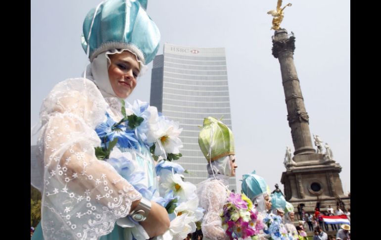 El monumento del Ángel de la Independencia fue testigo del inicio de la 'Feria de las Culturas Amigas 2011''. ELUNIVERSAL  /