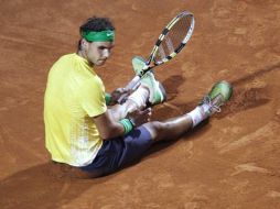 Rafael Nadal cayó una vez más ante Novak Djokovic. AP  /