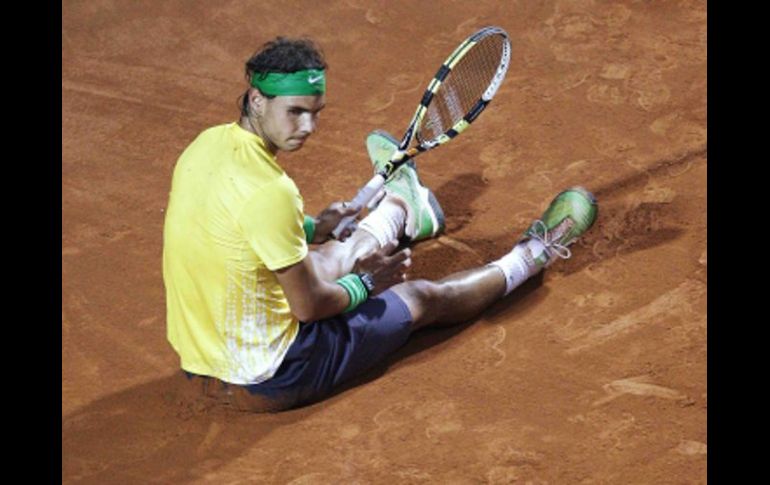 Rafael Nadal cayó una vez más ante Novak Djokovic. AP  /