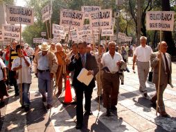 El diputado Emilio Serrano encabezó una manifestación el 13 de abril, a lado del movimiento Revolución Blanca. NTX  /