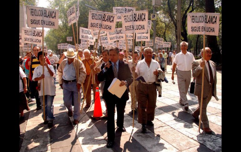 El diputado Emilio Serrano encabezó una manifestación el 13 de abril, a lado del movimiento Revolución Blanca. NTX  /