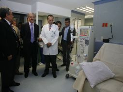 Autoridades del nosocomio inauguraron hoy las nuevas instalaciones de la Unidad de Hemodiálisis. M. FREYRIA  /