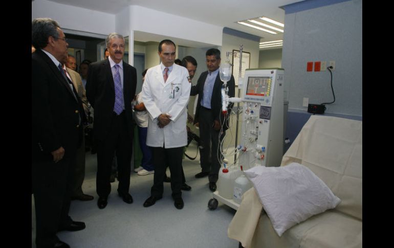 Autoridades del nosocomio inauguraron hoy las nuevas instalaciones de la Unidad de Hemodiálisis. M. FREYRIA  /