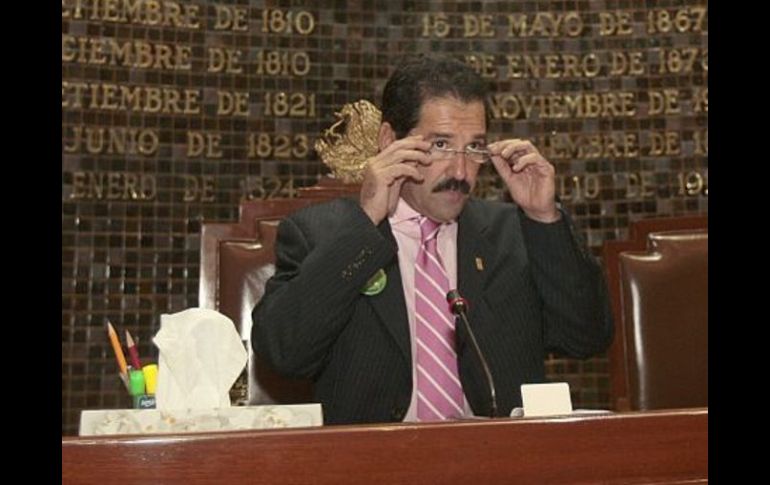 Los diputados del PRD, Raúl Vargas López y del PRI, Jesús Casillas Romero (foto) dieron a conocer la iniciativa. ARCHIVO  /