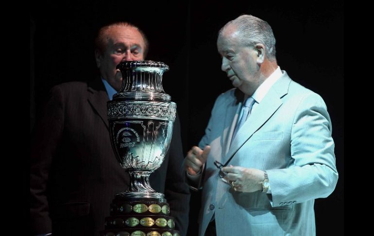 Foto de archivo del presidente de la AFA, Julio  Grondona, y el presidente de la CONMEBOL. MEXSPORT  /