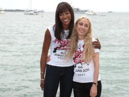 La modelo Naomi Campbell (i) junto a la editora de Vogue Italia Franca Sozzani. AFP  /