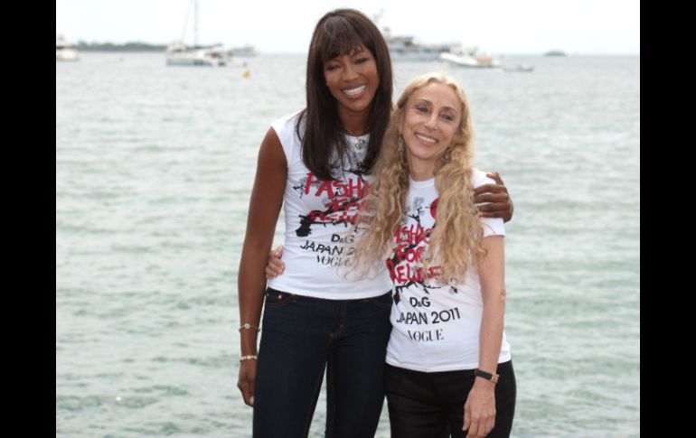 La modelo Naomi Campbell (i) junto a la editora de Vogue Italia Franca Sozzani. AFP  /