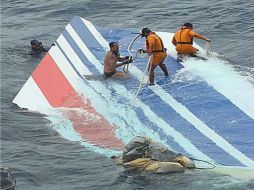 El 1 de junio del 2009 un Airbus realizaba ruta hacia Río de Janeiro a París, cuando una tormenta ocasionó su desaparición. ARCHIVO  /