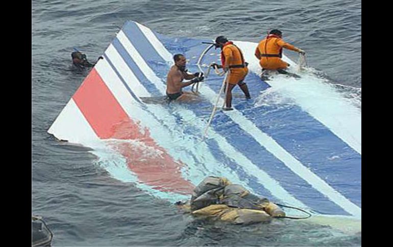 El 1 de junio del 2009 un Airbus realizaba ruta hacia Río de Janeiro a París, cuando una tormenta ocasionó su desaparición. ARCHIVO  /