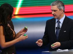 Navarrete y Gordon Savic, durante el sorteo del Mundial FIFA Sub 17 Mexico 2011. MEXSPORT  /