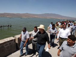 Enrique Alfaro realizó ayer una gira para supervisar las obras que se llevan a cabo en la Laguna de Cajititlán. A. CAMACHO  /