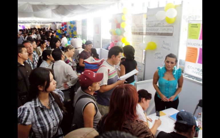 Ayer se ofertaron cuatro mil 200 plazas en la Macro Feria del Empleo realizada en Plaza Fundadores. A. GARCÍA  /