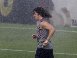 Carles Puyol se ejercita durante el entrenamiento del conjunto azulgrana. REUTERS  /