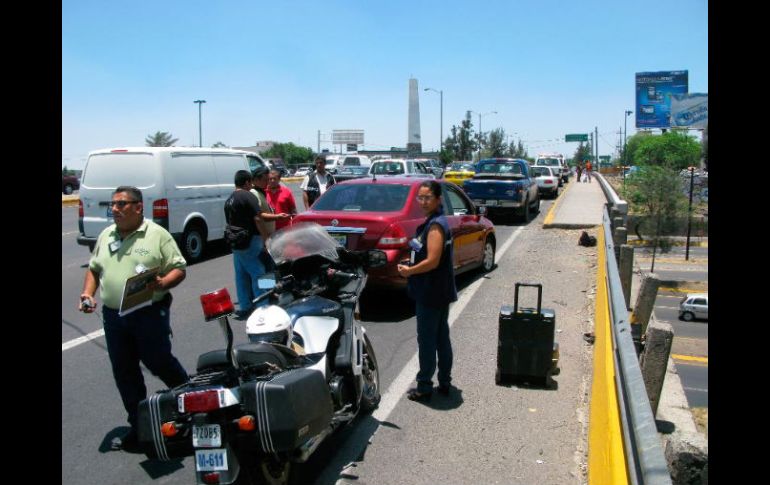 El auto de la víctima presentaba seis balazos en su estrutura. M. PATIÑO  /