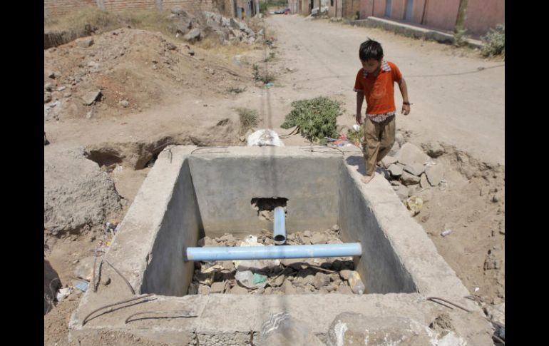 En la colonia Jardines de la Cruz, nunca se realizaron las obras para el abastecimiento de agua previstas en el programa. S. NÚÑEZ  /