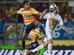 Acciones del partido de ida de la final de la Liguilla Clausura 2011. AFP  /