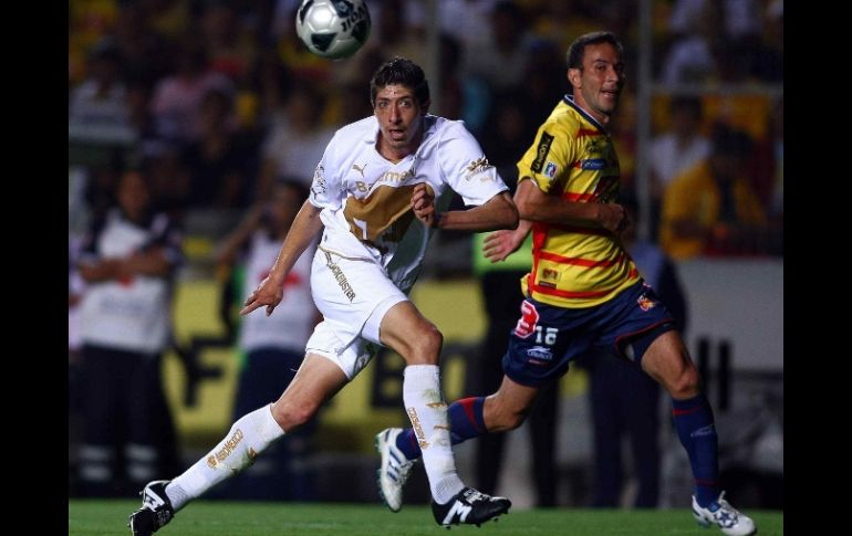 El defensa de Pumas, Marco Palacios, durante el encuentro ante Monarcas de Morelia. MEXSPORT  /