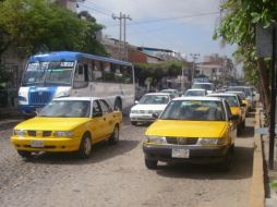 Los taxistas piden verificar los alcances de los permisos de las operadoras turísticas. M A INFANTE  /