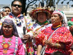 Alrededor de 300 representantes del pueblo huichol realizaron una movilización esta tarde. A. GARCÍA  /