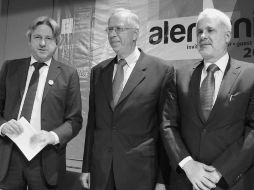 Juergen Boos, director de la Feria del Libro de Frankfut; Edmund Duckwitz, embajador  Alemania; y Raúl Padilla López, presidente FIL.  /