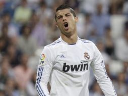 El delantero del Real Madrid, Cristiano Ronaldo, festeja tras marcar gol ante Almería. AP  /