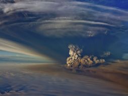 Vista aérea que muestra la erupción del volcán Grimsvoetn. EFE  /