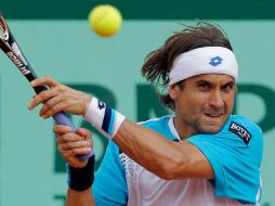 Ferrer en un remate, durante el partido en el que se midió con Jarkko Nieminen. AFP  /